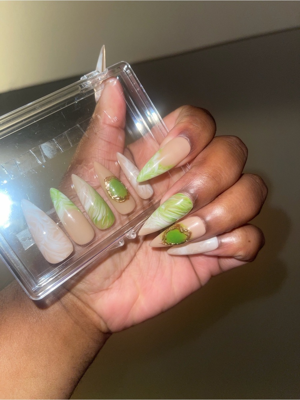 Press on nails